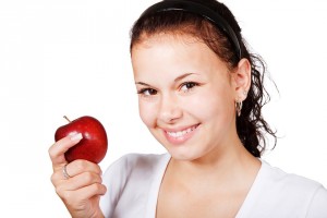 dieta - ragazza con mela