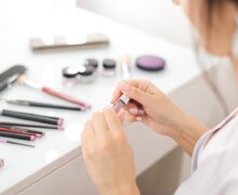 Come scegliere i cosmetici per il viso a seconda della pelle: guida completa