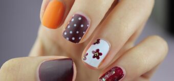 Esplorando l’Arte delle Unghie: Tra Ricostruzione, Nail Art alla Moda e Stile Classico