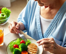L’alimentazione degli anziani: consigli per una vita sana e attiva