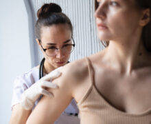 Melanoma: conoscere per prevenire. A Pianezza una serata per la salute della pelle con il dott. Paolo Broganelli